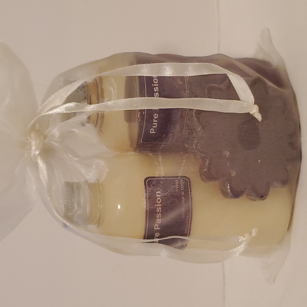 Vintage Pure Passion Lotion and  Bath Soap Gift Set